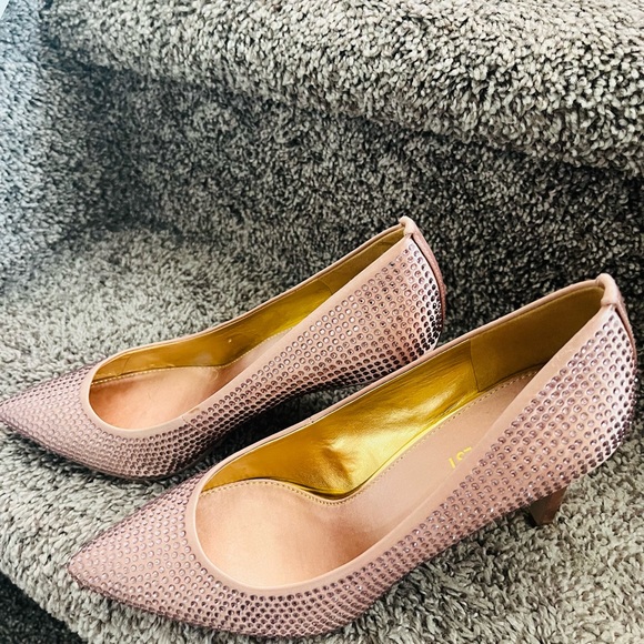 NINE WEST RHINESTONES EMBELLISHED  SHOES; LIKE NEW! Size: 7M COLOR; ROSE GOLD - Picture 2 of 6
